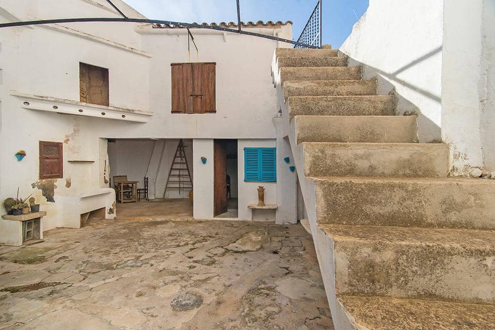 8 soveværelse Byhus til salg i Llucmajor med garage - € 980.000 (Ref: 7912690)