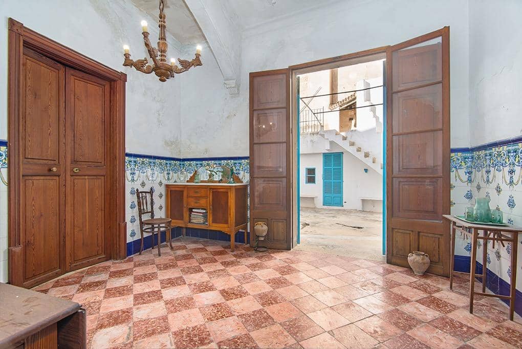 8 soveværelse Byhus til salg i Llucmajor med garage - € 980.000 (Ref: 7912690)