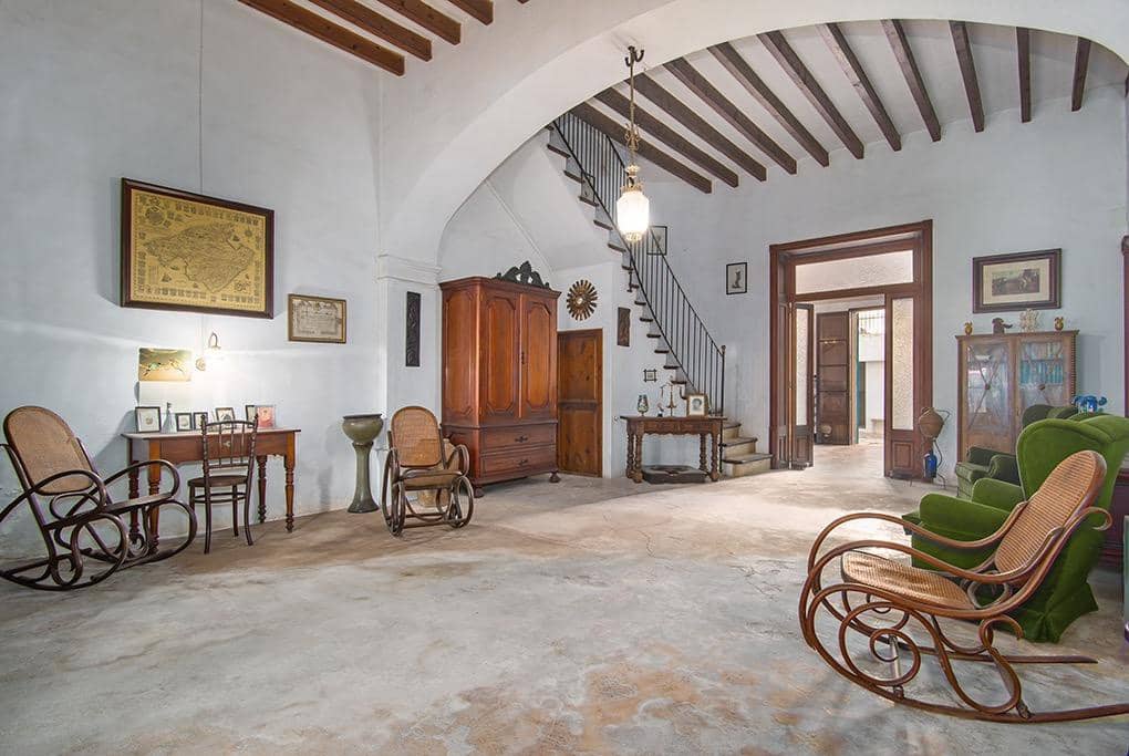 8 soveværelse Byhus til salg i Llucmajor med garage - € 980.000 (Ref: 7912690)