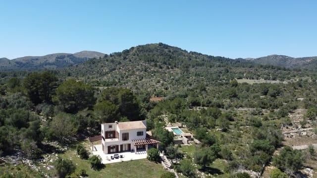 4 soveværelse Finca/Landehus til salg i Artà med swimmingpool garage - € 1.700.000 (Ref: 8216292)