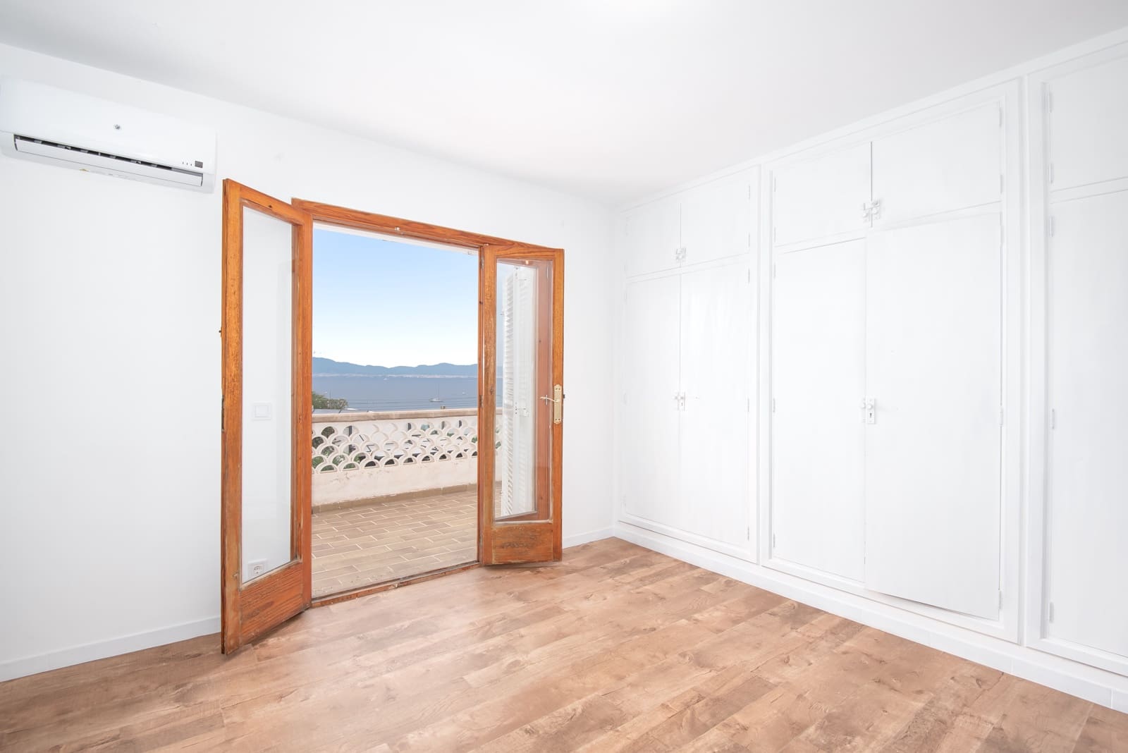 3 soveværelse Semi-Rækkehus til salg i Cala Blava med swimmingpool garage - € 1.350.000 (Ref: 9187409)