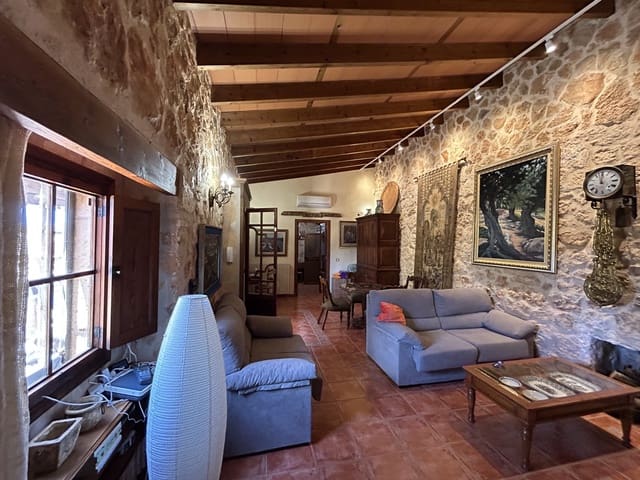 2 slaapkamer Finca/Landhuis te koop in Llucmajor met zwembad garage - € 749.000 (Ref: 9377954)