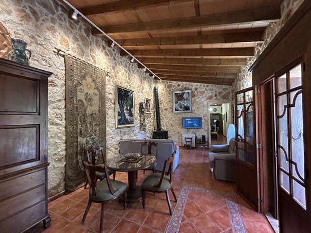 2 slaapkamer Finca/Landhuis te koop in Llucmajor met zwembad garage - € 749.000 (Ref: 9377954)