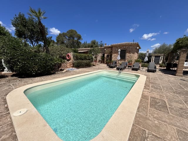 2 slaapkamer Finca/Landhuis te koop in Llucmajor met zwembad garage - € 749.000 (Ref: 9377954)