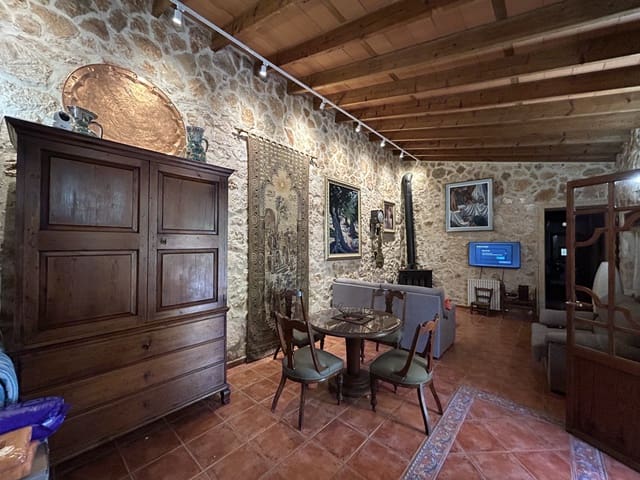 2 slaapkamer Finca/Landhuis te koop in Llucmajor met zwembad garage - € 749.000 (Ref: 9377954)