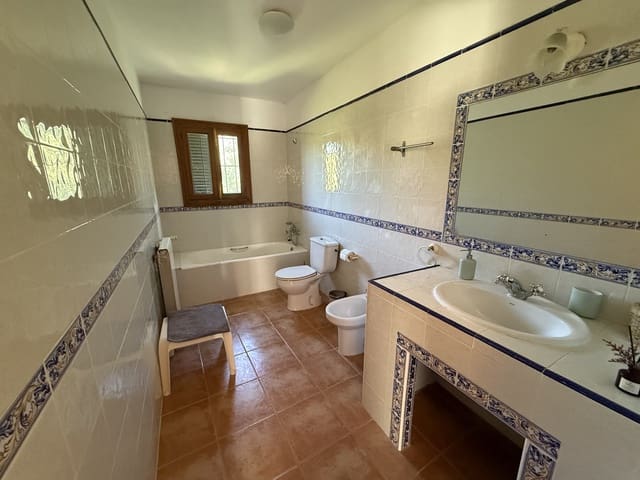 3 sypialnia Finka/Dom wiejski na sprzedaż w Llucmajor z basenem garażem - 1 500 000 € (Ref: 9606342)