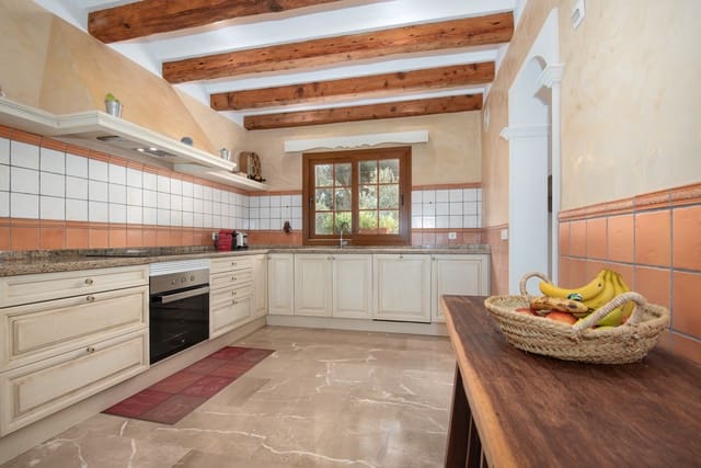 5 makuuhuone Maalaistalo myytävänä paikassa Llucmajor mukana uima-altaan 
autotalli - 2 500 000 € (Ref: 9634915)