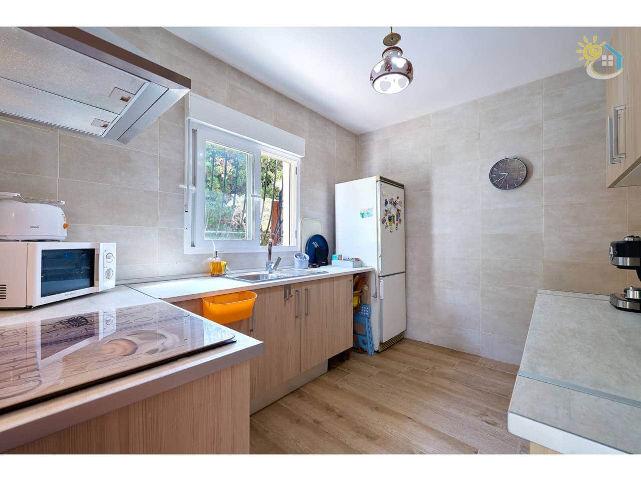 3 Zimmer Reihenhaus zu verkaufen in El Campello mit Garage - 449.950 € (Ref: 10019996)