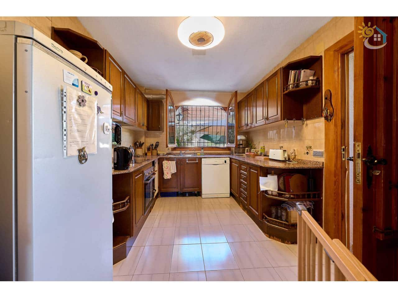 4 slaapkamer Villa te koop in El Campello met zwembad garage - € 650.000 (Ref: 10085341)