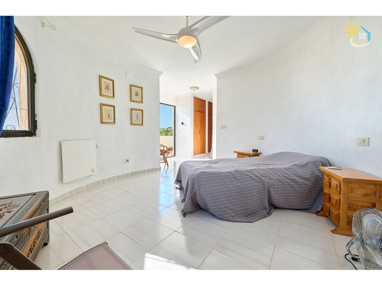 4 slaapkamer Villa te koop in El Campello met zwembad garage - € 650.000 (Ref: 10085341)