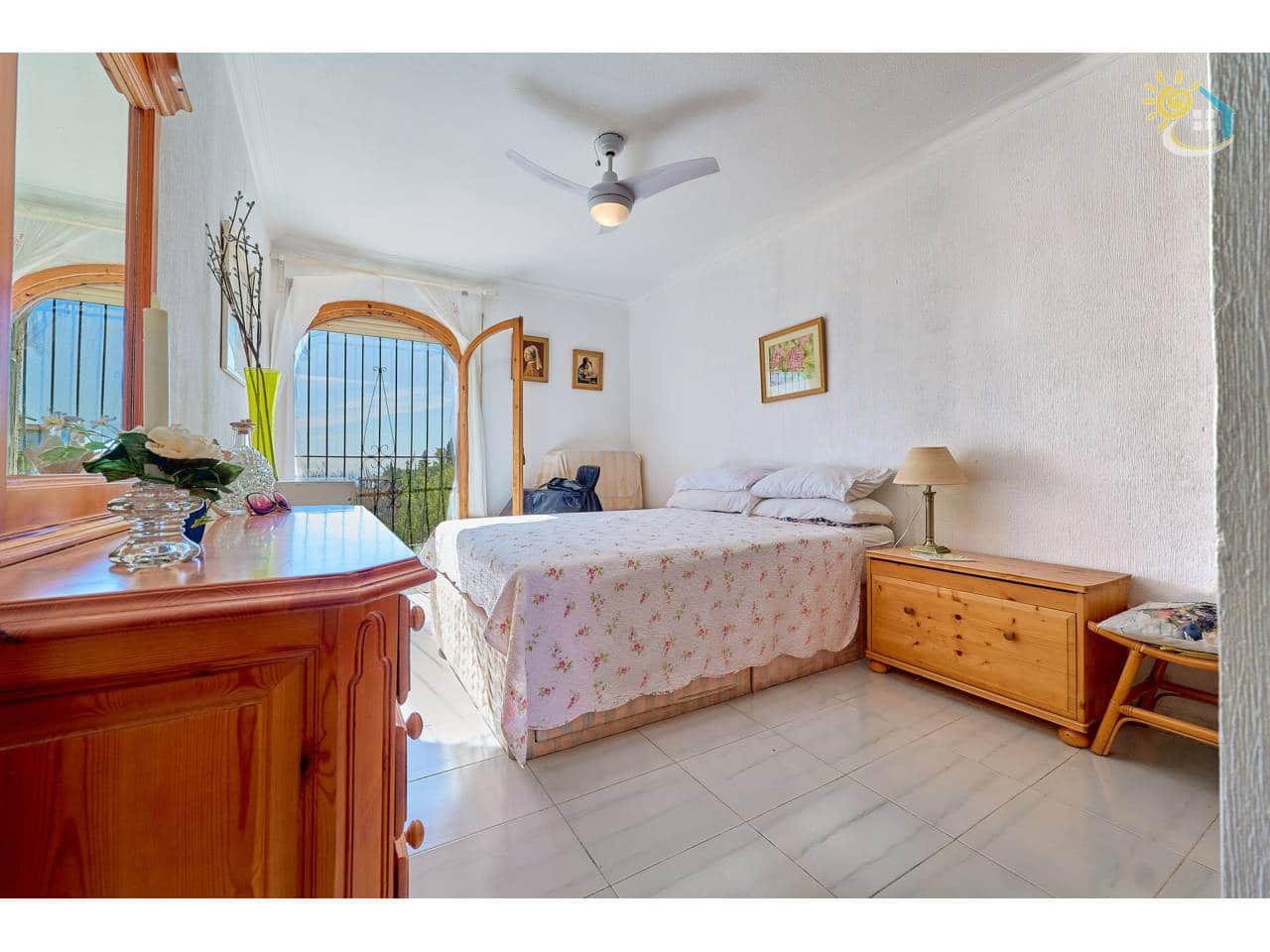 4 slaapkamer Villa te koop in El Campello met zwembad garage - € 650.000 (Ref: 10085341)