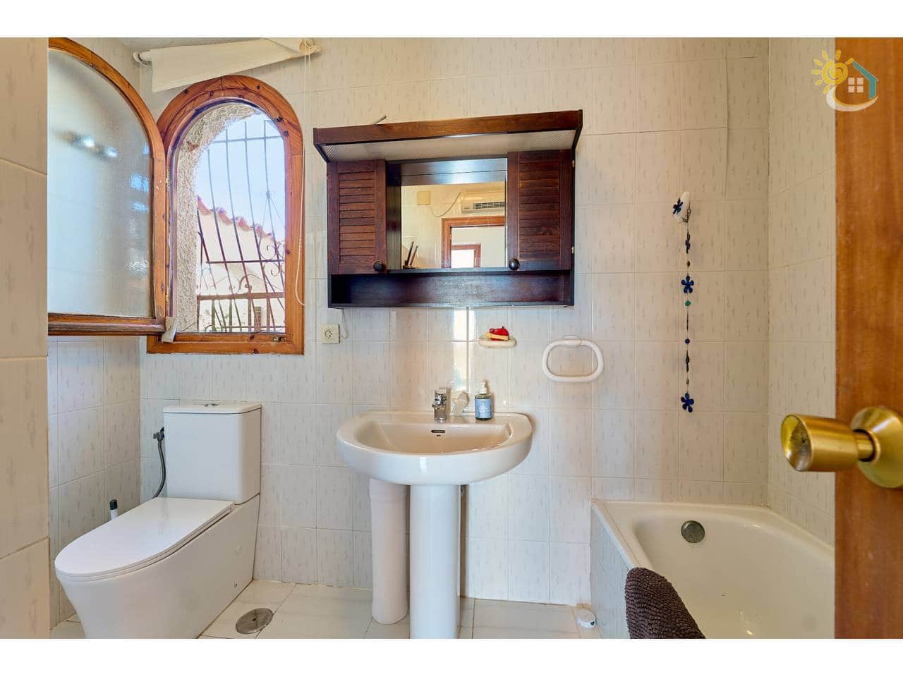4 slaapkamer Villa te koop in El Campello met zwembad garage - € 650.000 (Ref: 10085341)