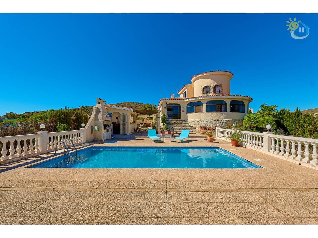 4 slaapkamer Villa te koop in El Campello met zwembad garage - € 650.000 (Ref: 10085341)