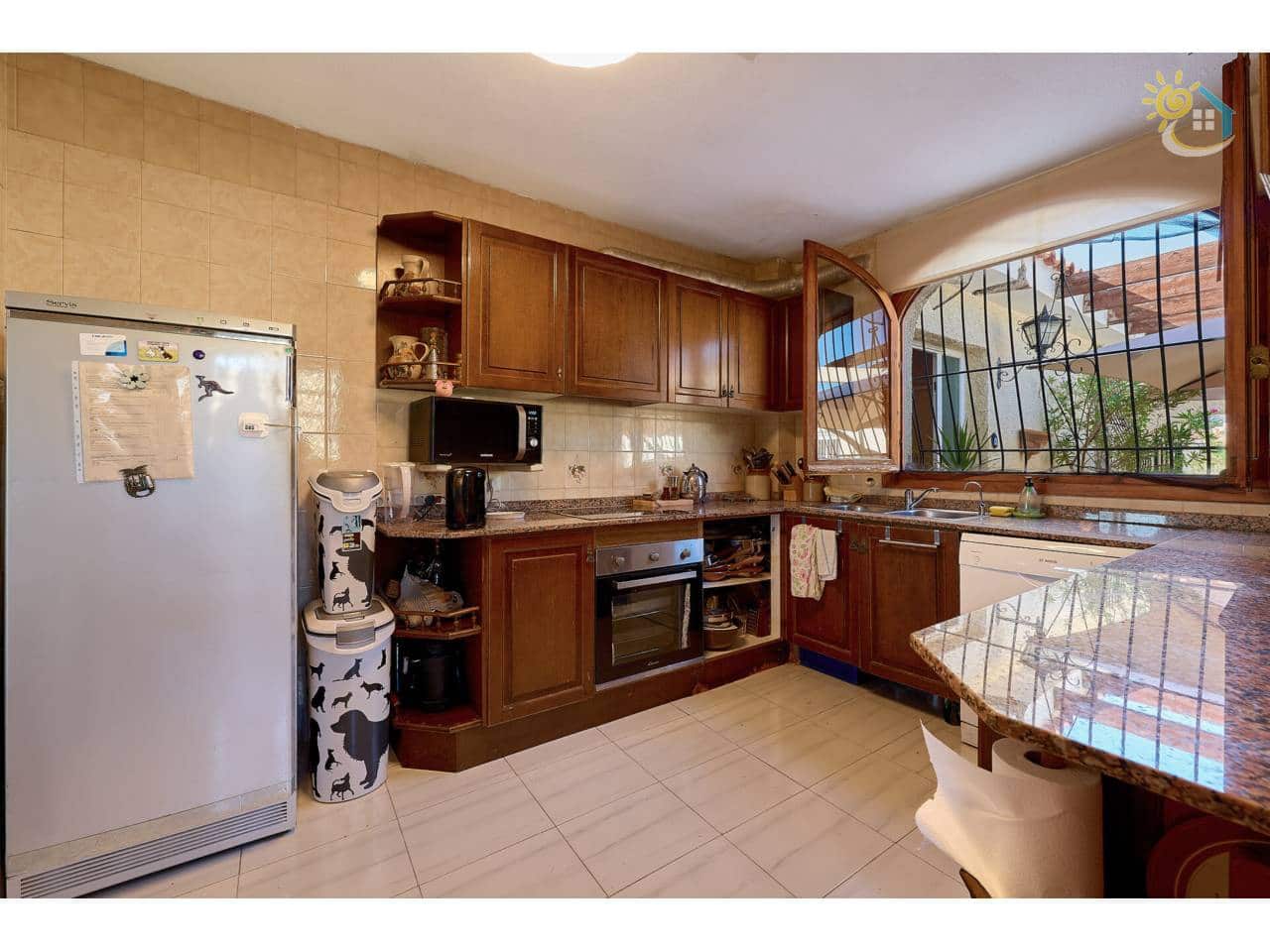 4 slaapkamer Villa te koop in El Campello met zwembad garage - € 650.000 (Ref: 10085341)