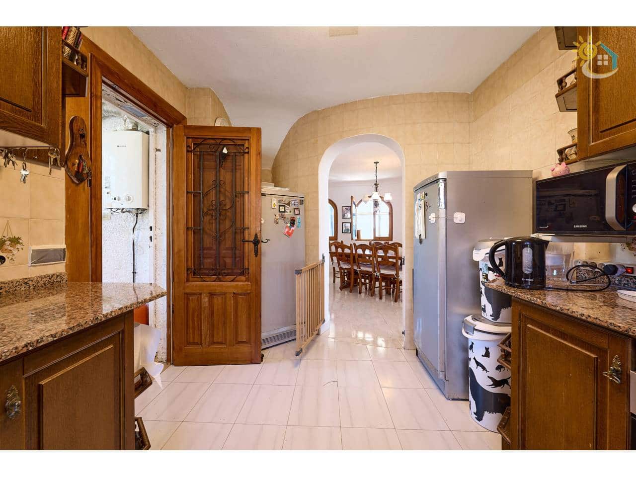 4 slaapkamer Villa te koop in El Campello met zwembad garage - € 650.000 (Ref: 10085341)