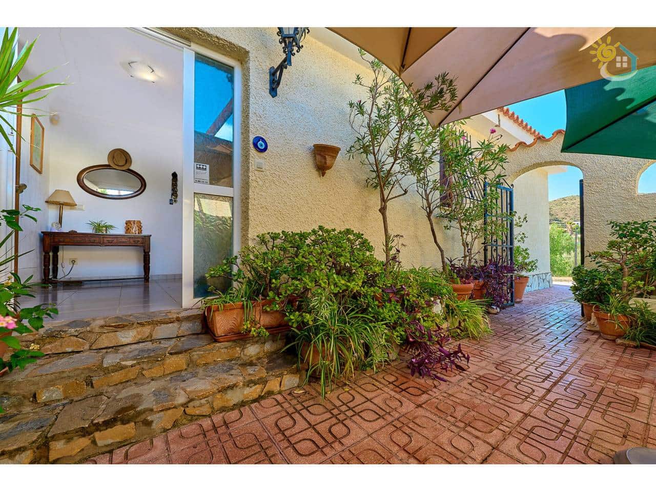 4 slaapkamer Villa te koop in El Campello met zwembad garage - € 650.000 (Ref: 10085341)