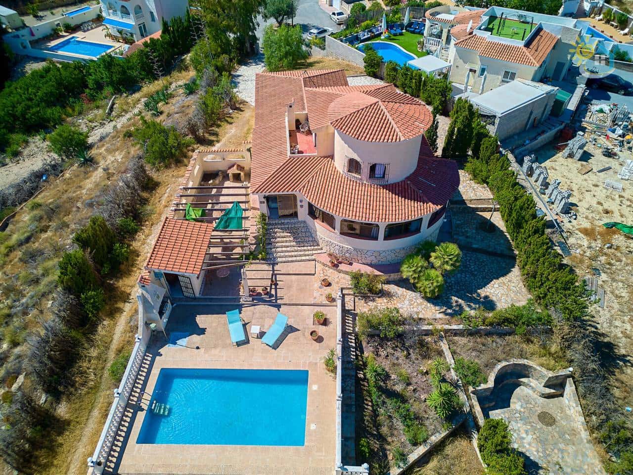 4 slaapkamer Villa te koop in El Campello met zwembad garage - € 650.000 (Ref: 10085341)