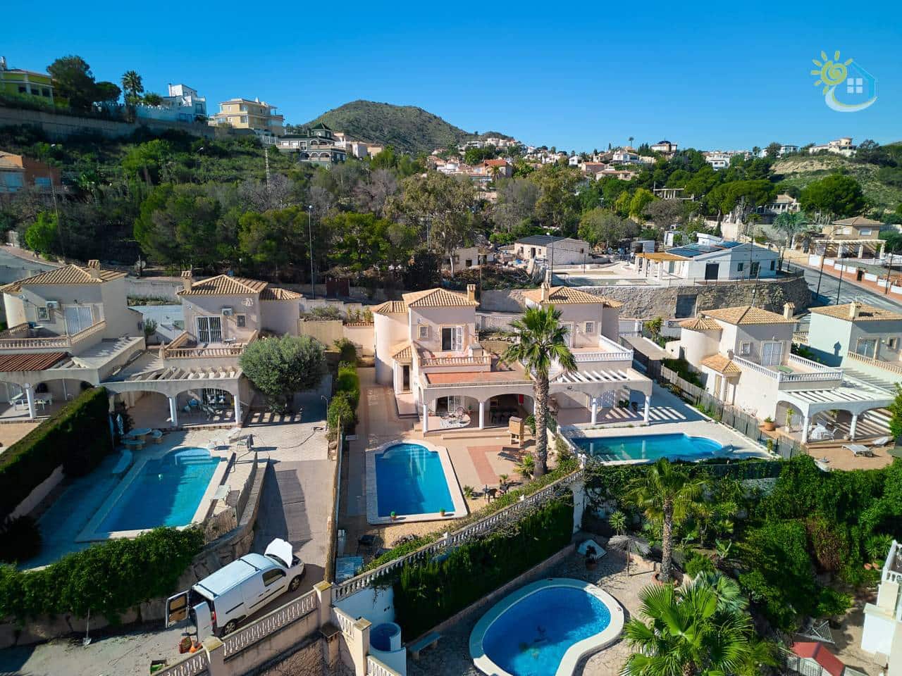 3 bedroom Villa for sale in El Campello with pool - € 469,000 (Ref: 9655563)