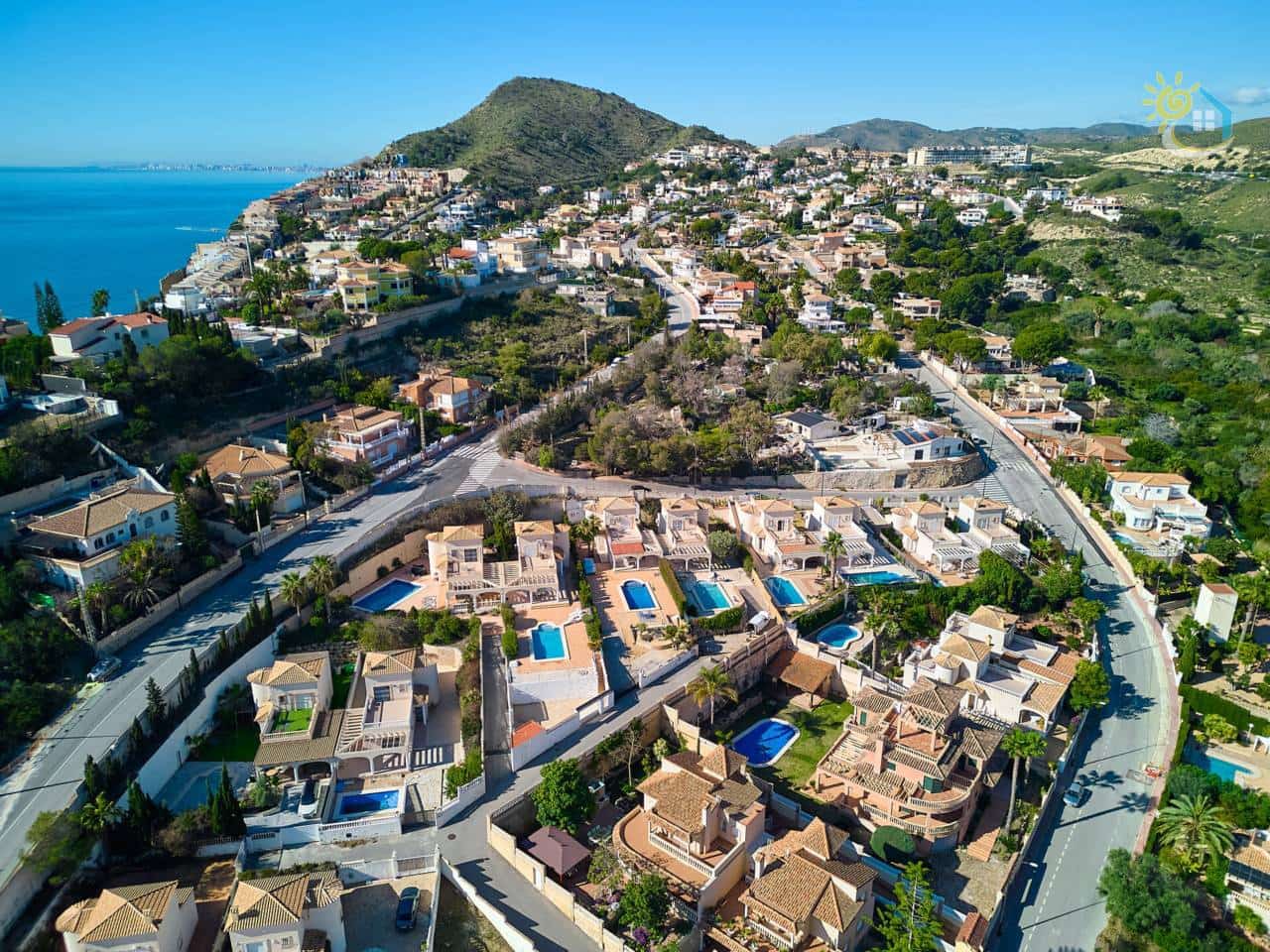 3 bedroom Villa for sale in El Campello with pool - € 469,000 (Ref: 9655563)