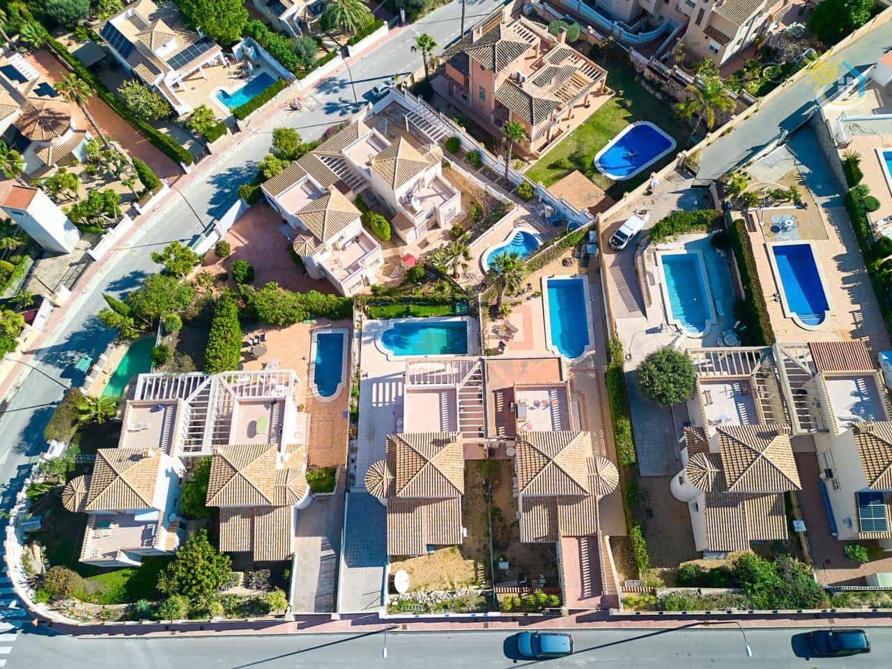 3 bedroom Villa for sale in El Campello with pool - € 469,000 (Ref: 9655563)