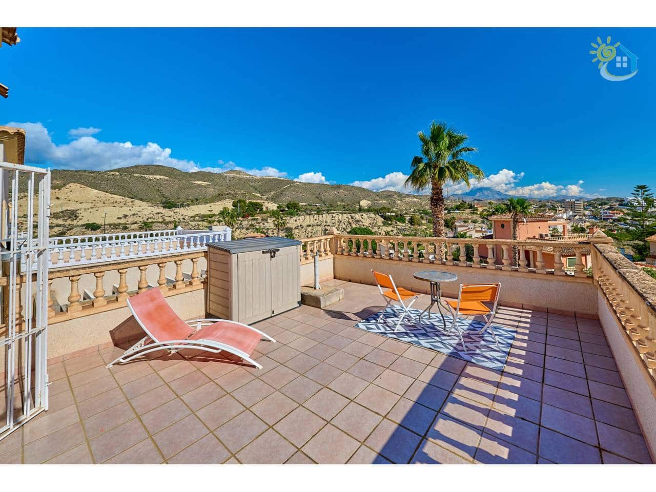 3 bedroom Villa for sale in El Campello with pool - € 469,000 (Ref: 9655563)