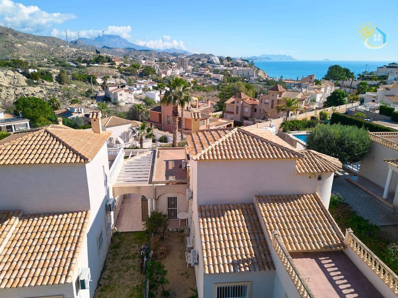 3 bedroom Villa for sale in El Campello with pool - € 469,000 (Ref: 9655563)