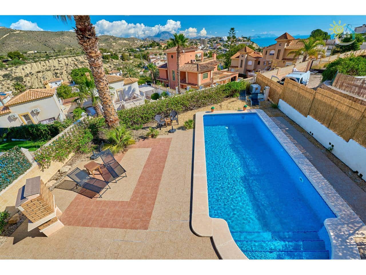 3 bedroom Villa for sale in El Campello with pool - € 469,000 (Ref: 9655563)