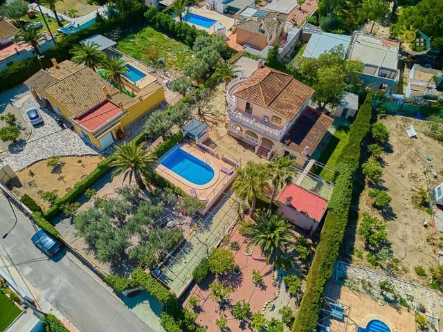 4 slaapkamer Villa te koop in Busot met zwembad - € 420.000 (Ref: 9703339)