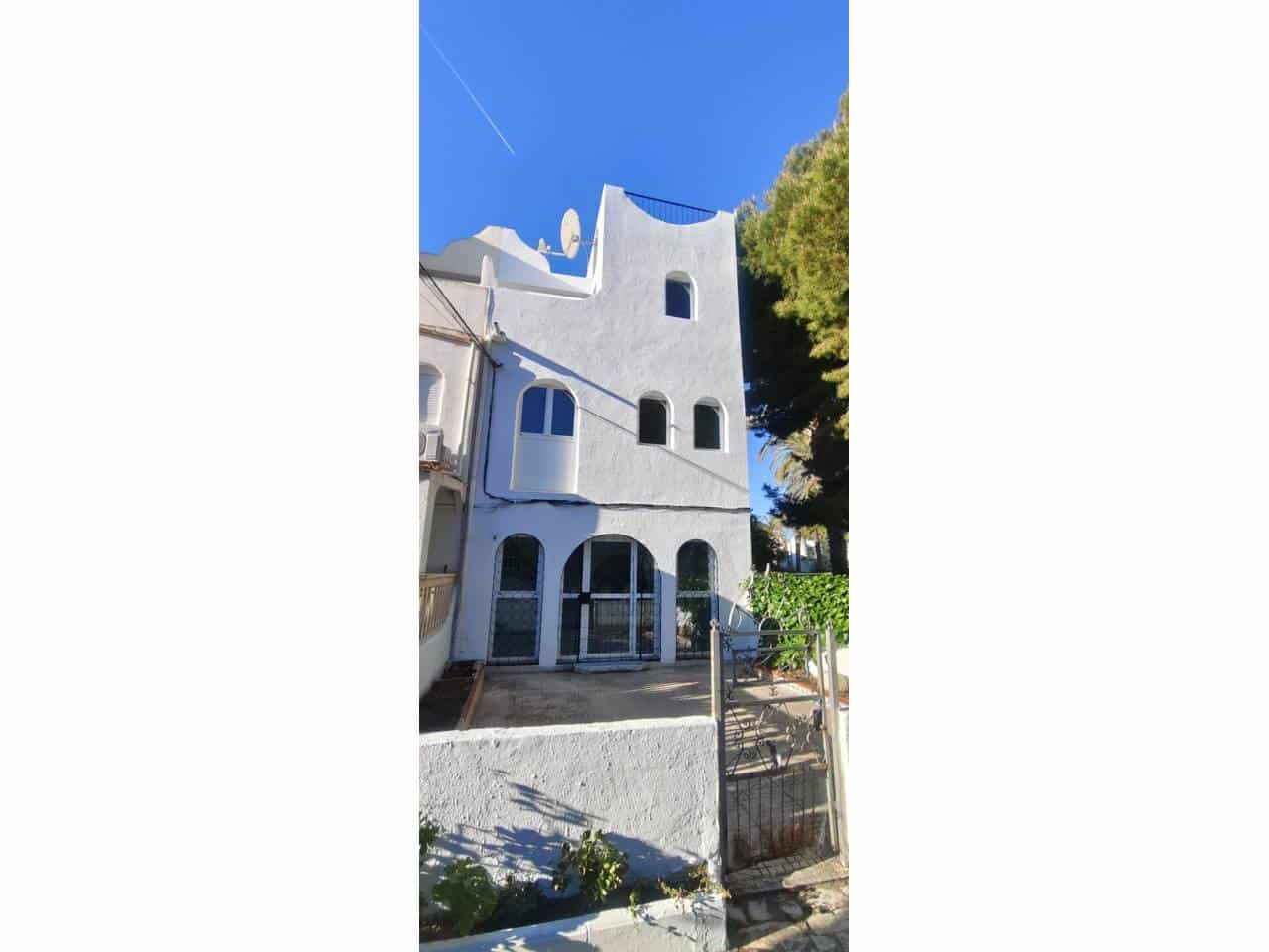 3 quarto Bungalow para venda em El Campello com piscina - 195 000 € (Ref: 9751525)