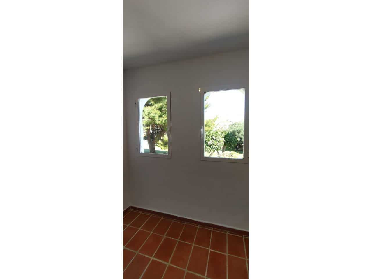 3 quarto Bungalow para venda em El Campello com piscina - 195 000 € (Ref: 9751525)