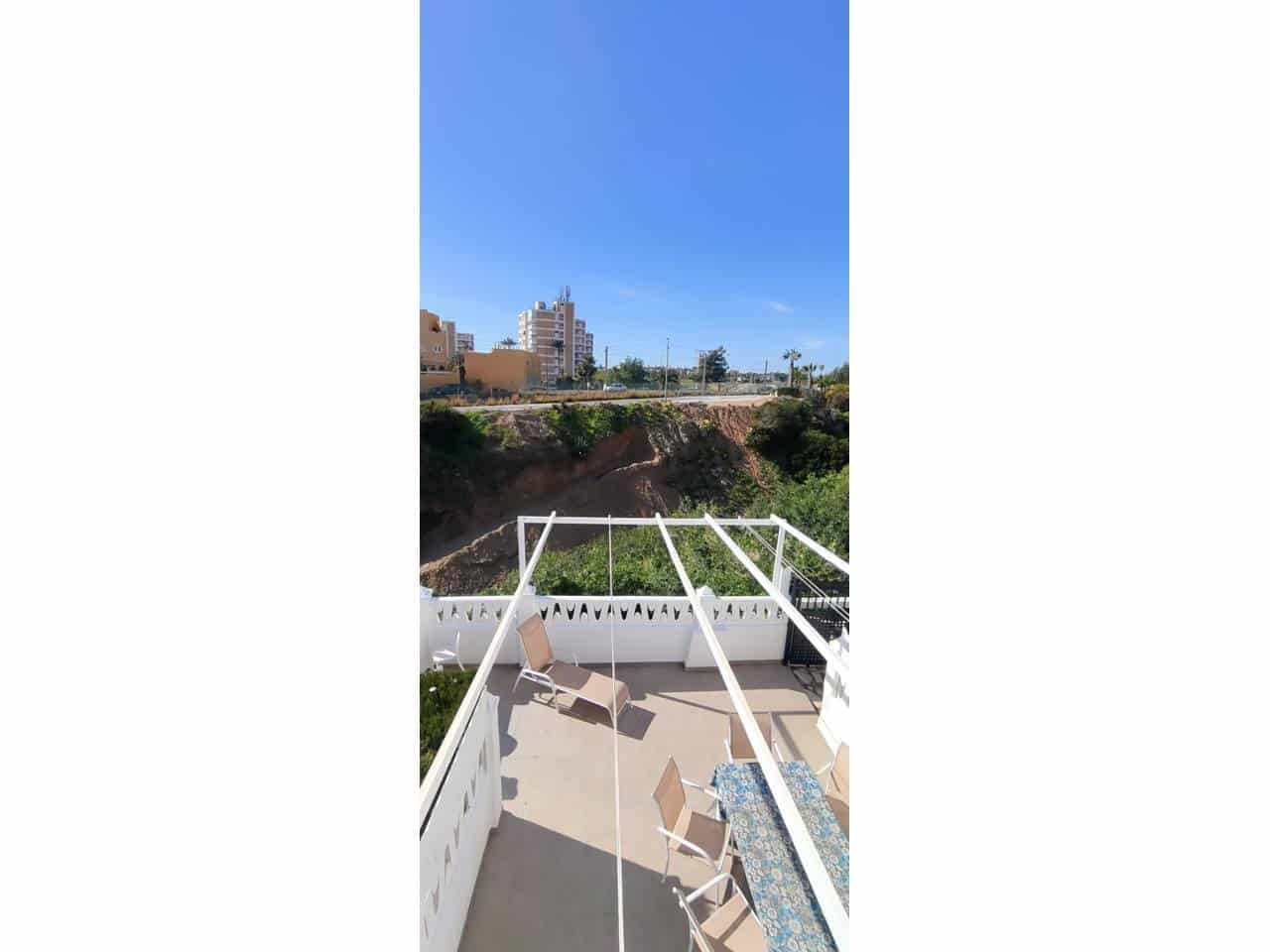 3 soveværelse Bungalow til salg i El Campello med swimmingpool garage - € 259.950 (Ref: 9921594)