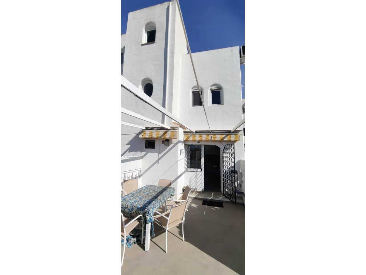 3 soveværelse Bungalow til salg i El Campello med swimmingpool garage - € 259.950 (Ref: 9921594)
