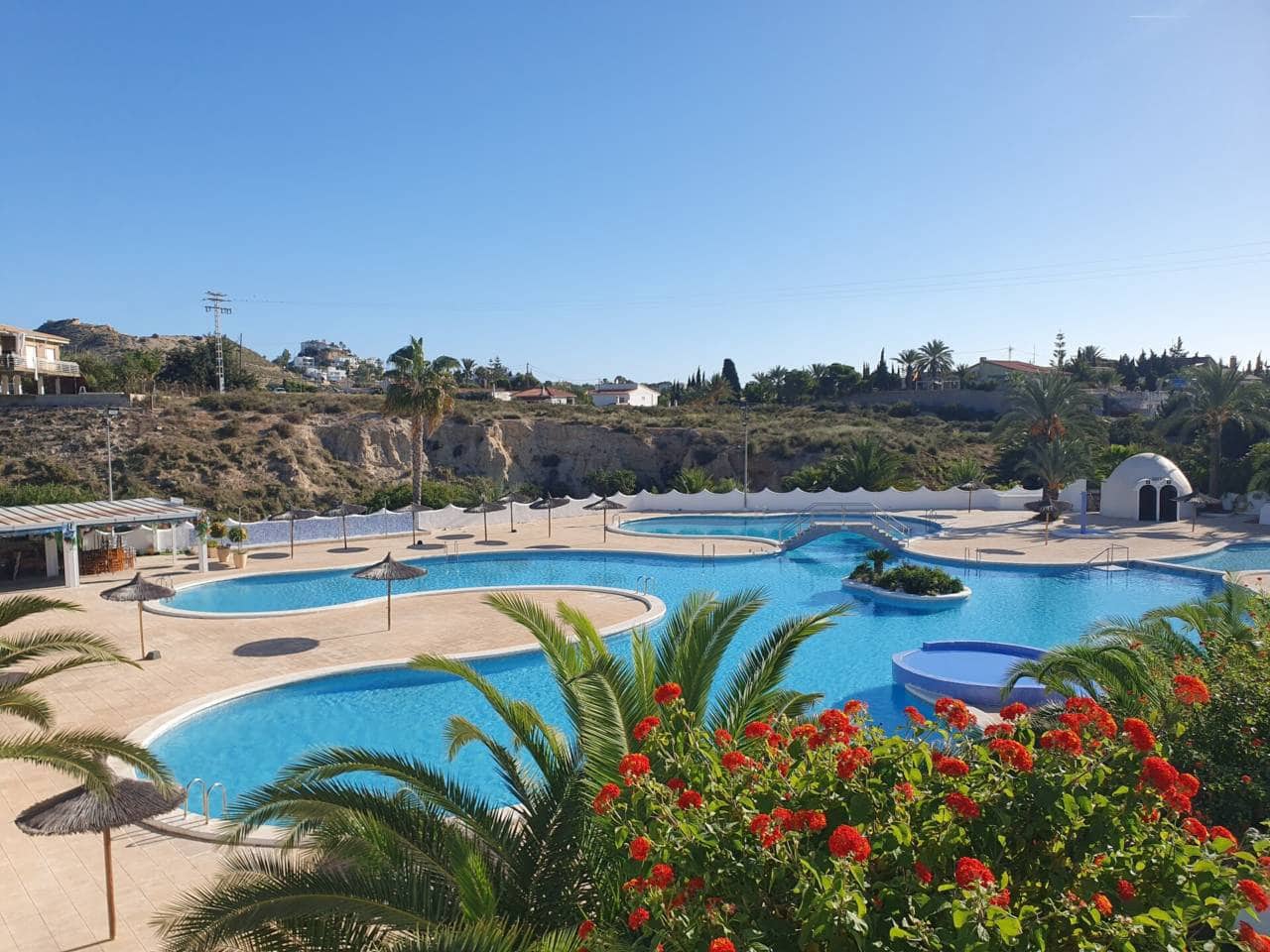 3 soveværelse Bungalow til salg i El Campello med swimmingpool garage - € 259.950 (Ref: 9921594)