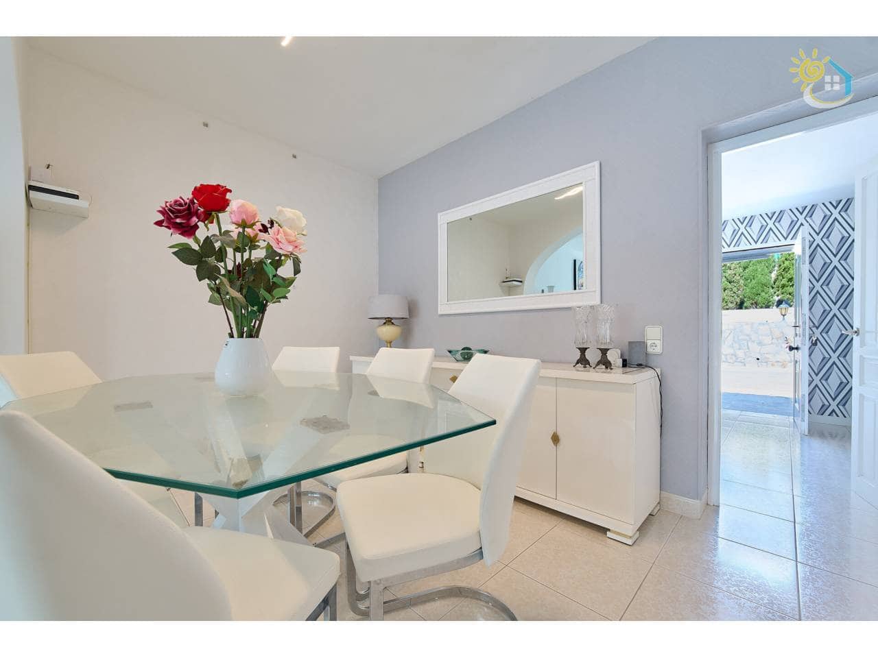 4 soverom Villa til salgs i El Campello med svømmebasseng garasje - € 750 000 (Ref: 9990127)