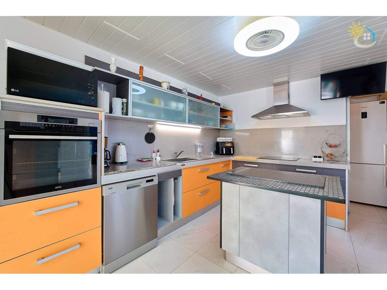 4 soverom Villa til salgs i El Campello med svømmebasseng garasje - € 750 000 (Ref: 9990127)