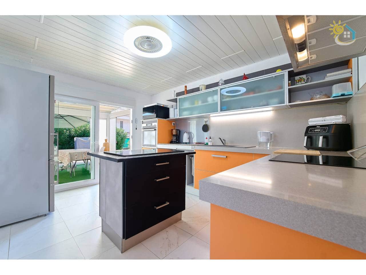 4 soverom Villa til salgs i El Campello med svømmebasseng garasje - € 750 000 (Ref: 9990127)