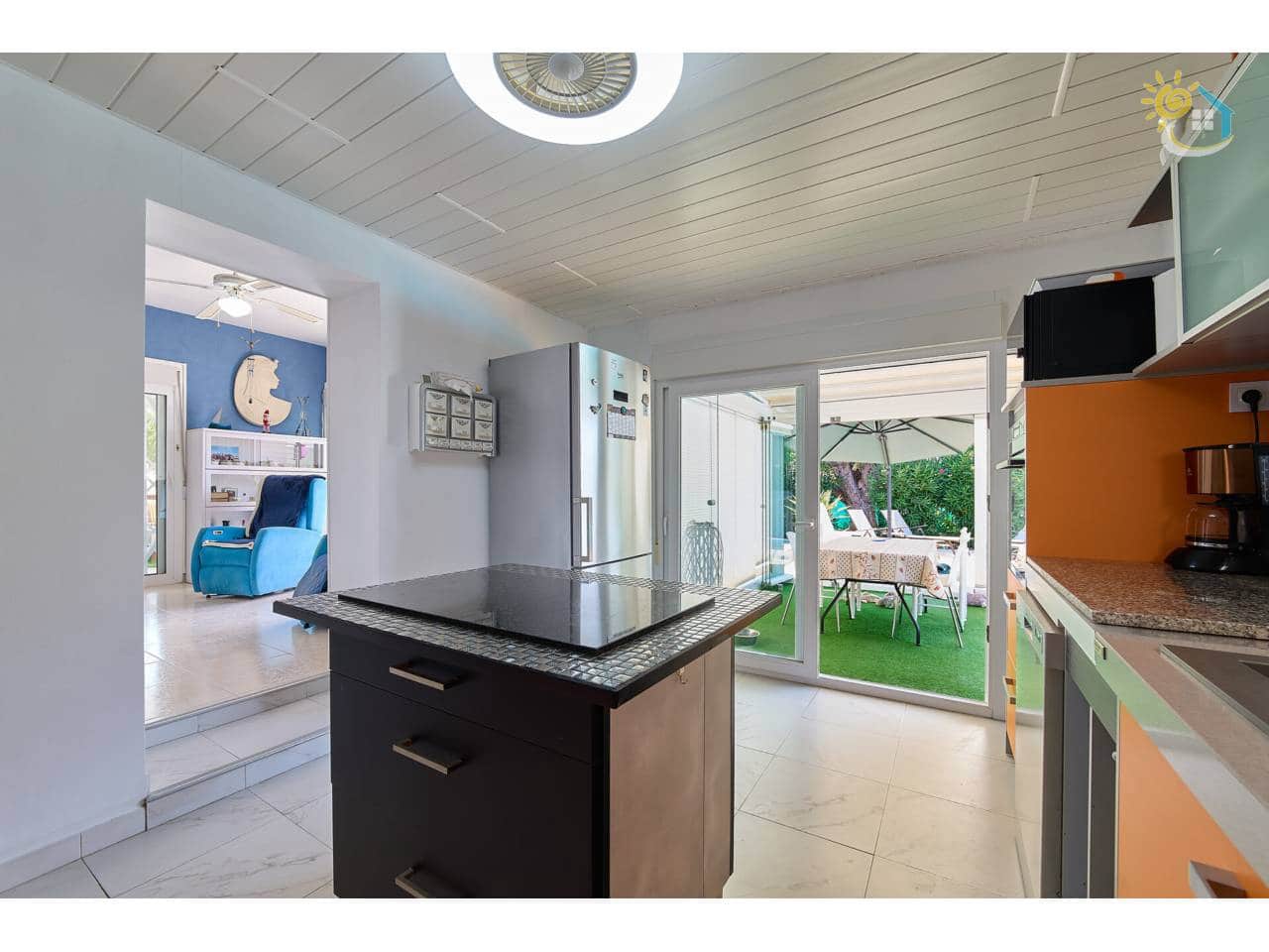 4 soverom Villa til salgs i El Campello med svømmebasseng garasje - € 750 000 (Ref: 9990127)