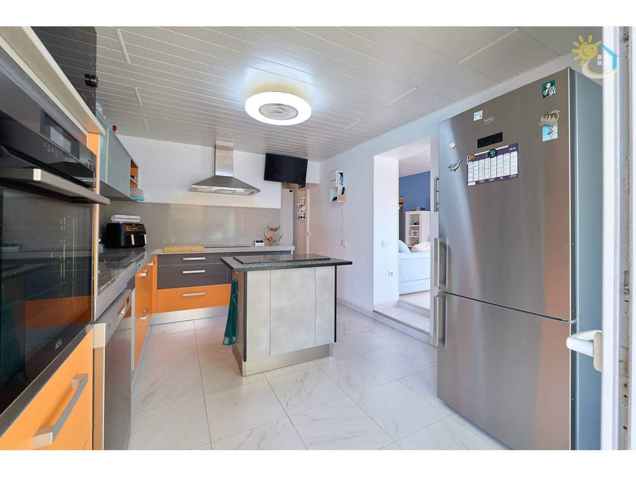 4 soverom Villa til salgs i El Campello med svømmebasseng garasje - € 750 000 (Ref: 9990127)