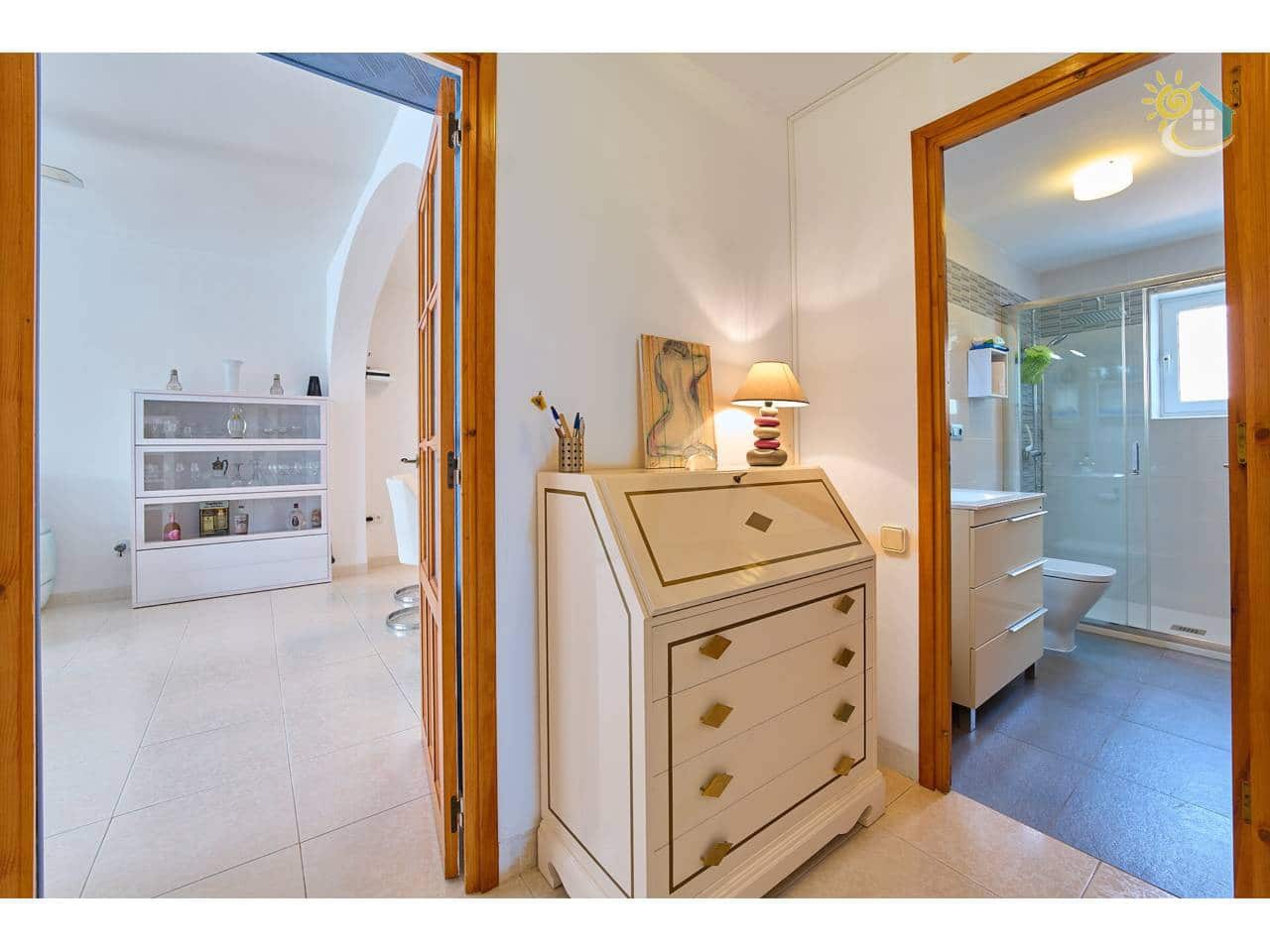 4 soverom Villa til salgs i El Campello med svømmebasseng garasje - € 750 000 (Ref: 9990127)