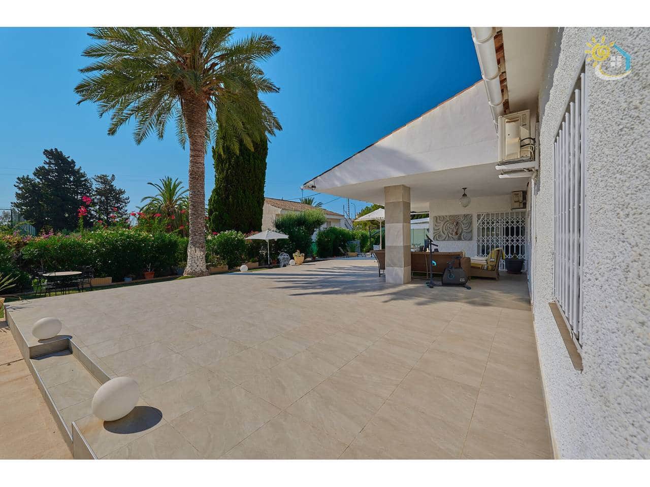 4 soverom Villa til salgs i El Campello med svømmebasseng garasje - € 750 000 (Ref: 9990127)