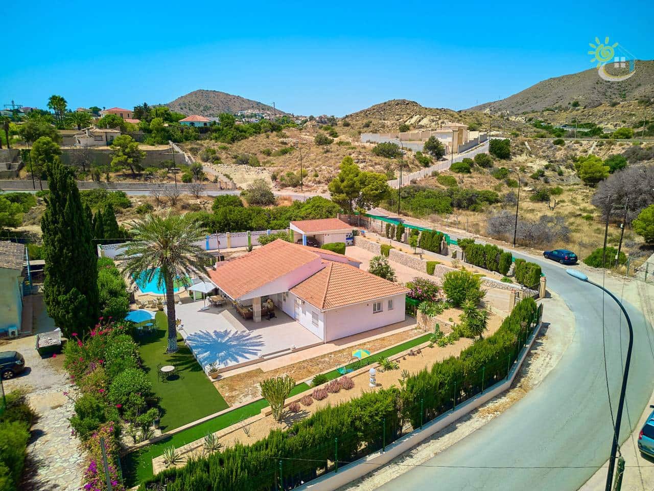 4 soverom Villa til salgs i El Campello med svømmebasseng garasje - € 750 000 (Ref: 9990127)