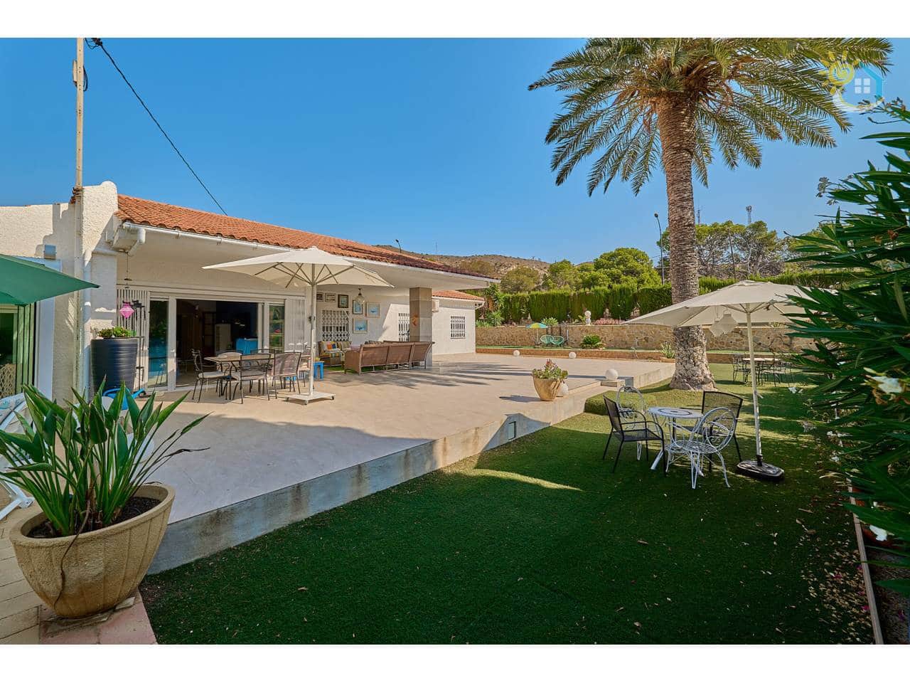 4 soverom Villa til salgs i El Campello med svømmebasseng garasje - € 750 000 (Ref: 9990127)
