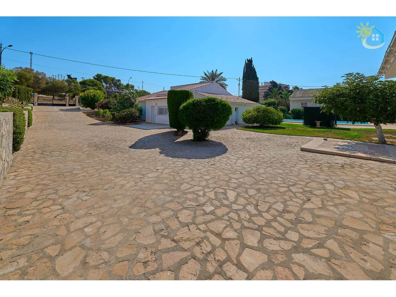 4 soverom Villa til salgs i El Campello med svømmebasseng garasje - € 750 000 (Ref: 9990127)