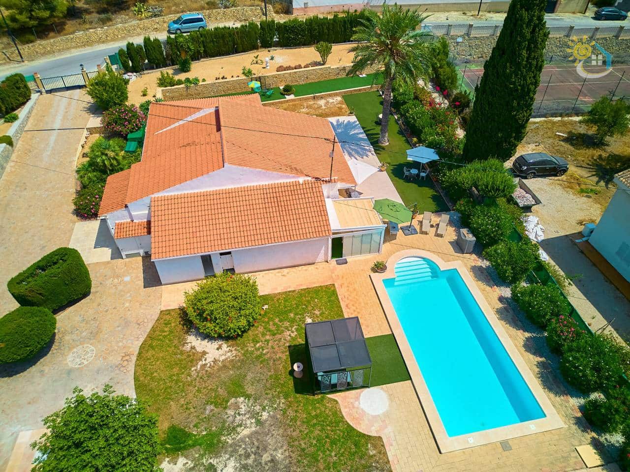 4 soverom Villa til salgs i El Campello med svømmebasseng garasje - € 750 000 (Ref: 9990127)