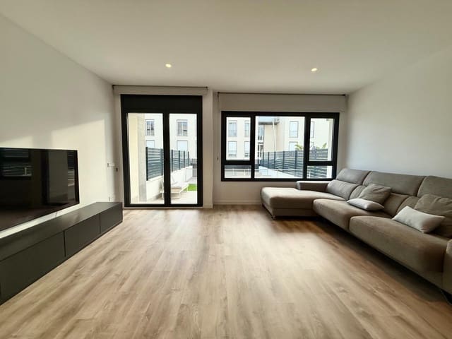 5 soverom Rekkehus til salgs i Sitges med svømmebasseng garasje - € 1 159 000 (Ref: 8758212)