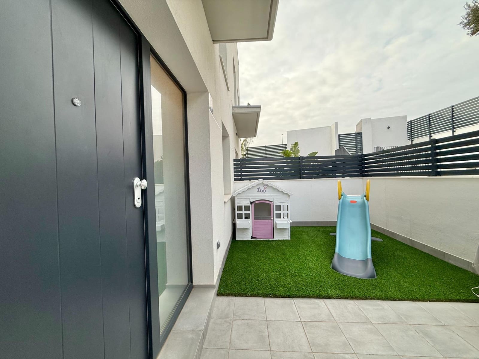 5 soveværelse Rækkehus til salg i Sitges med swimmingpool garage - € 1.159.000 (Ref: 8758212)