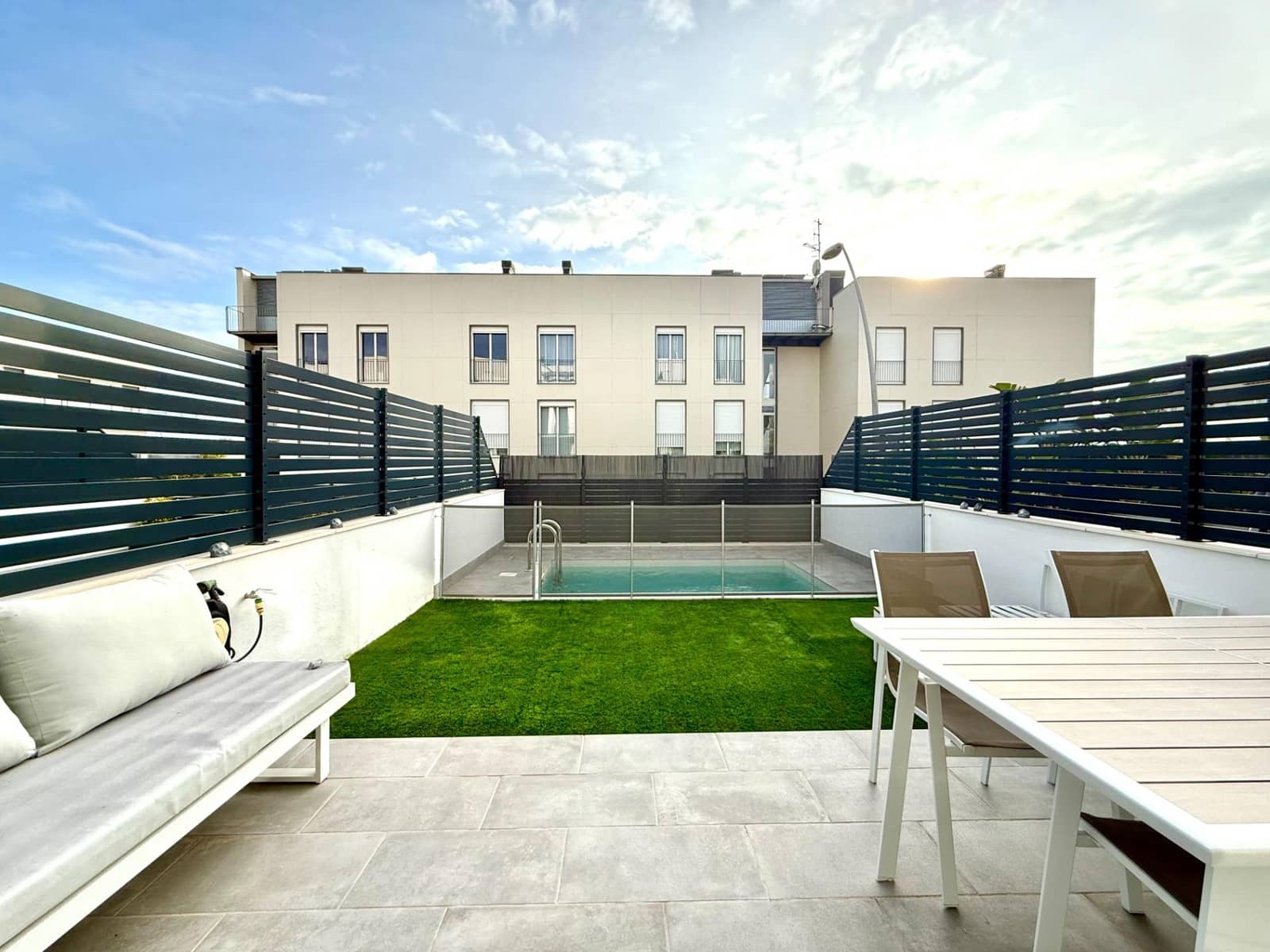 5 soveværelse Rækkehus til salg i Sitges med swimmingpool garage - € 1.159.000 (Ref: 8758212)