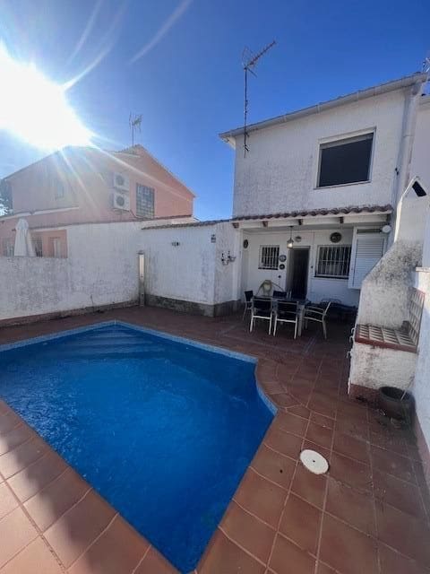 3 bedroom Terraced Villa for sale in Sant Pere de Ribes with garage - € 425,000 (Ref: 9330628)