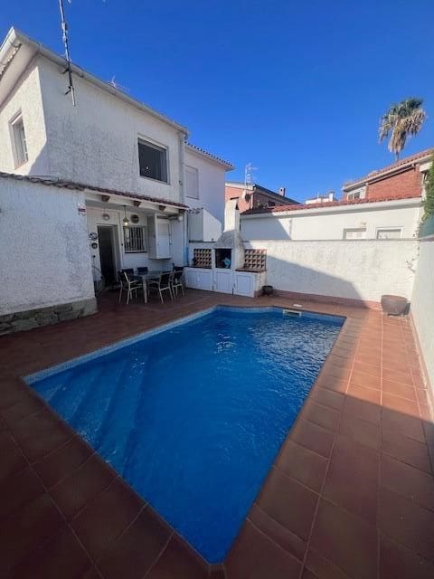 3 bedroom Terraced Villa for sale in Sant Pere de Ribes with garage - € 425,000 (Ref: 9330628)