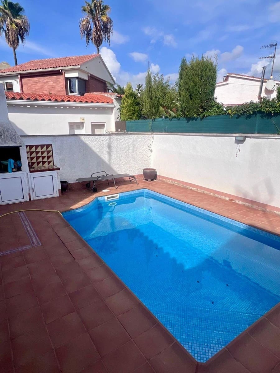 3 bedroom Terraced Villa for sale in Sant Pere de Ribes with garage - € 425,000 (Ref: 9330628)